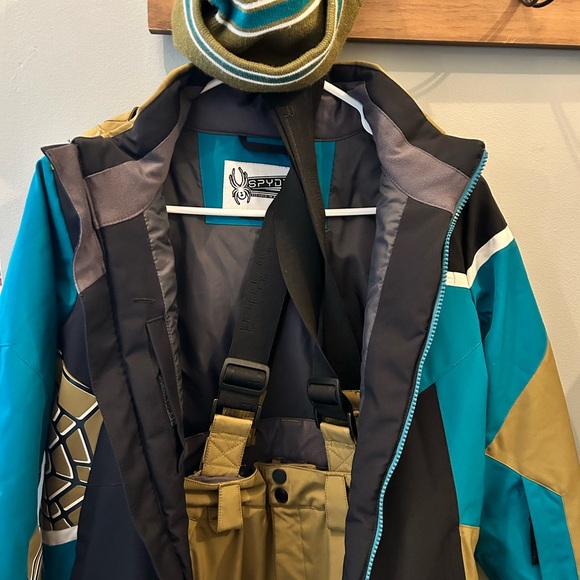 Boys size 10 Spyder Challenger Ski / Snowboard jacket, snow pants and hat - Picture 3 of 5